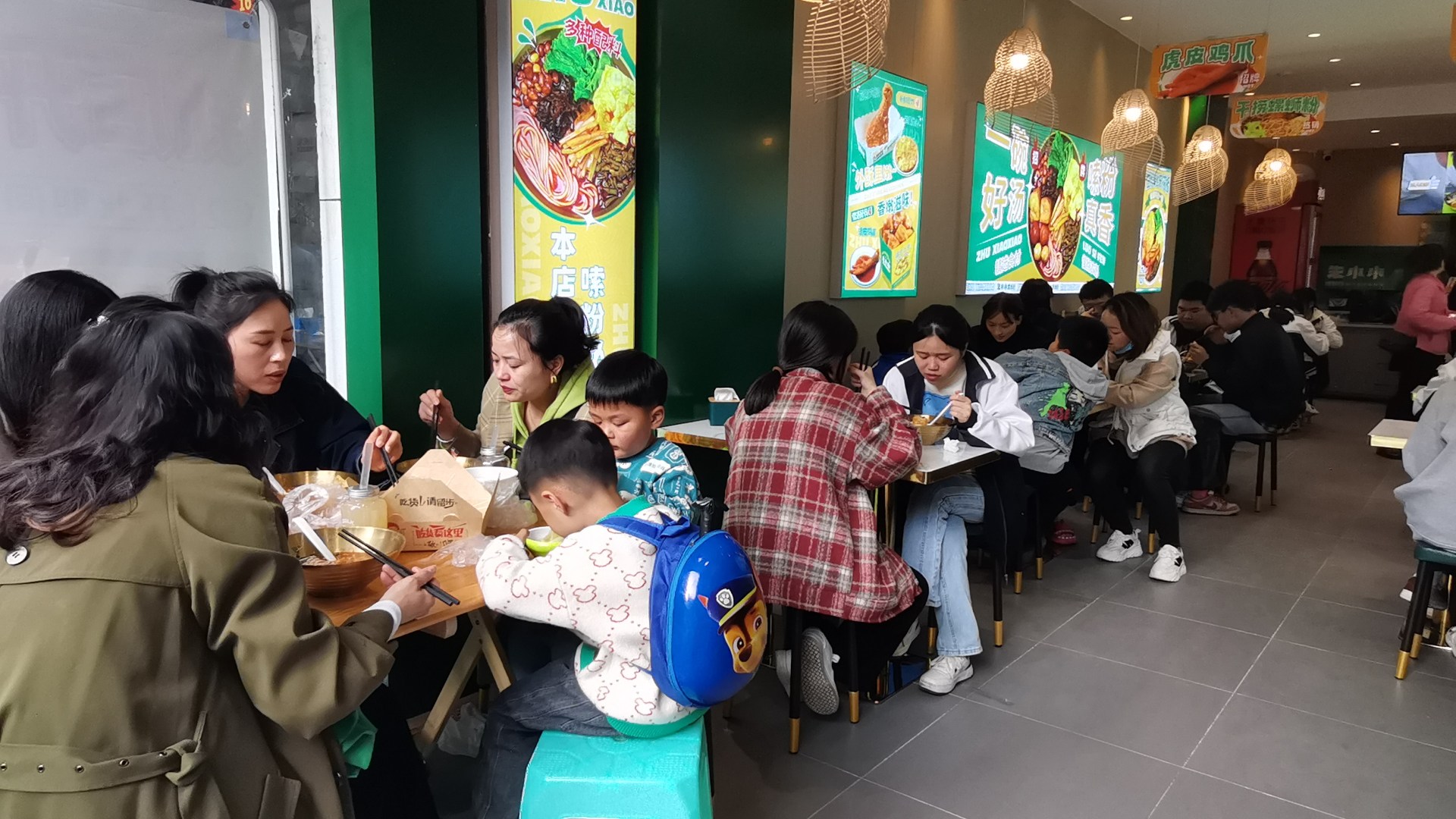 朱小小螺蛳粉加盟品牌对加盟商提供专业扶持，助力快速在市场站稳脚跟